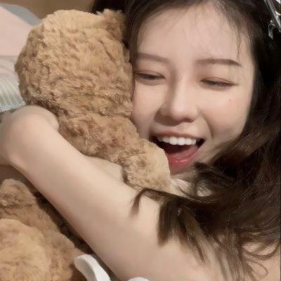 她来到我身边